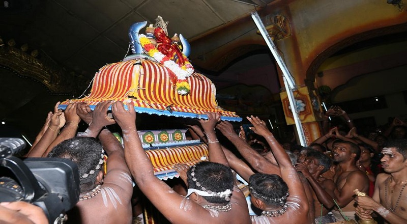 தொண்டமனாறு செல்வச் சந்நிதி முருகன் ஆலய தேர்த் திருவிழாவில் பங்கேற்ற அடியவர்களிடம் 70 பவுண் நகைகள் திருட்டு 